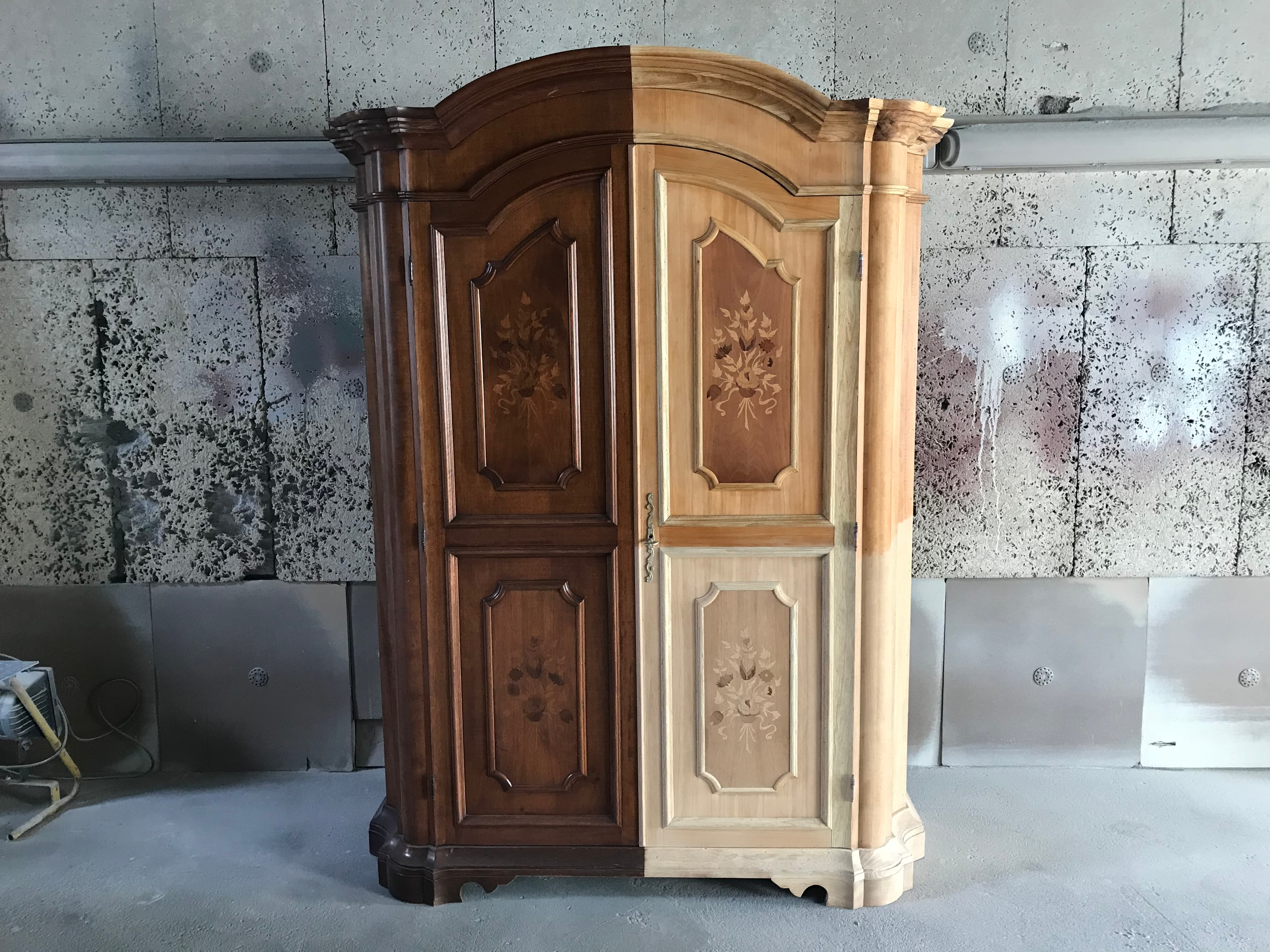Antikschrank – Holzentlackung