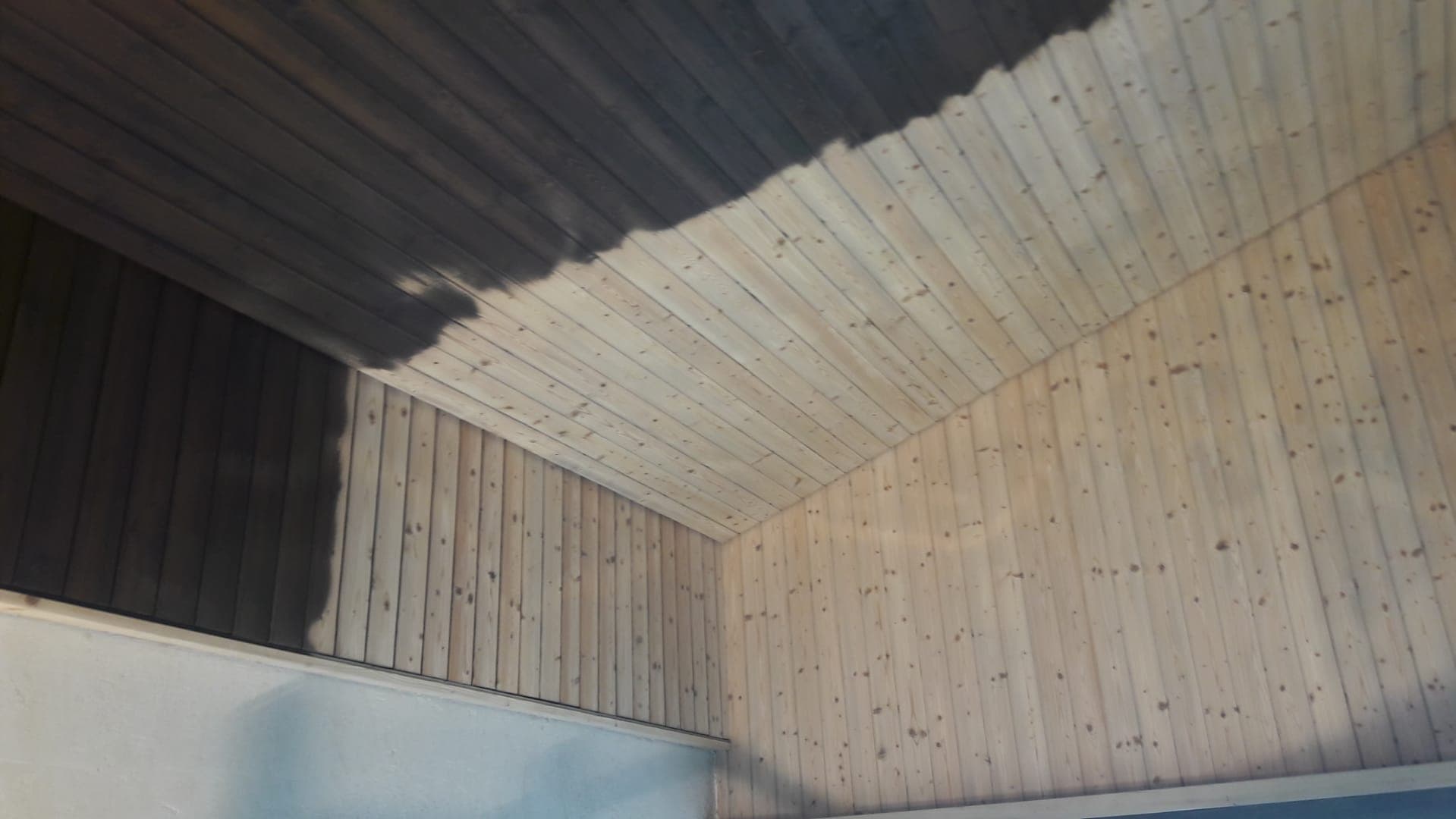 Holzfassade – Farbe entfernen