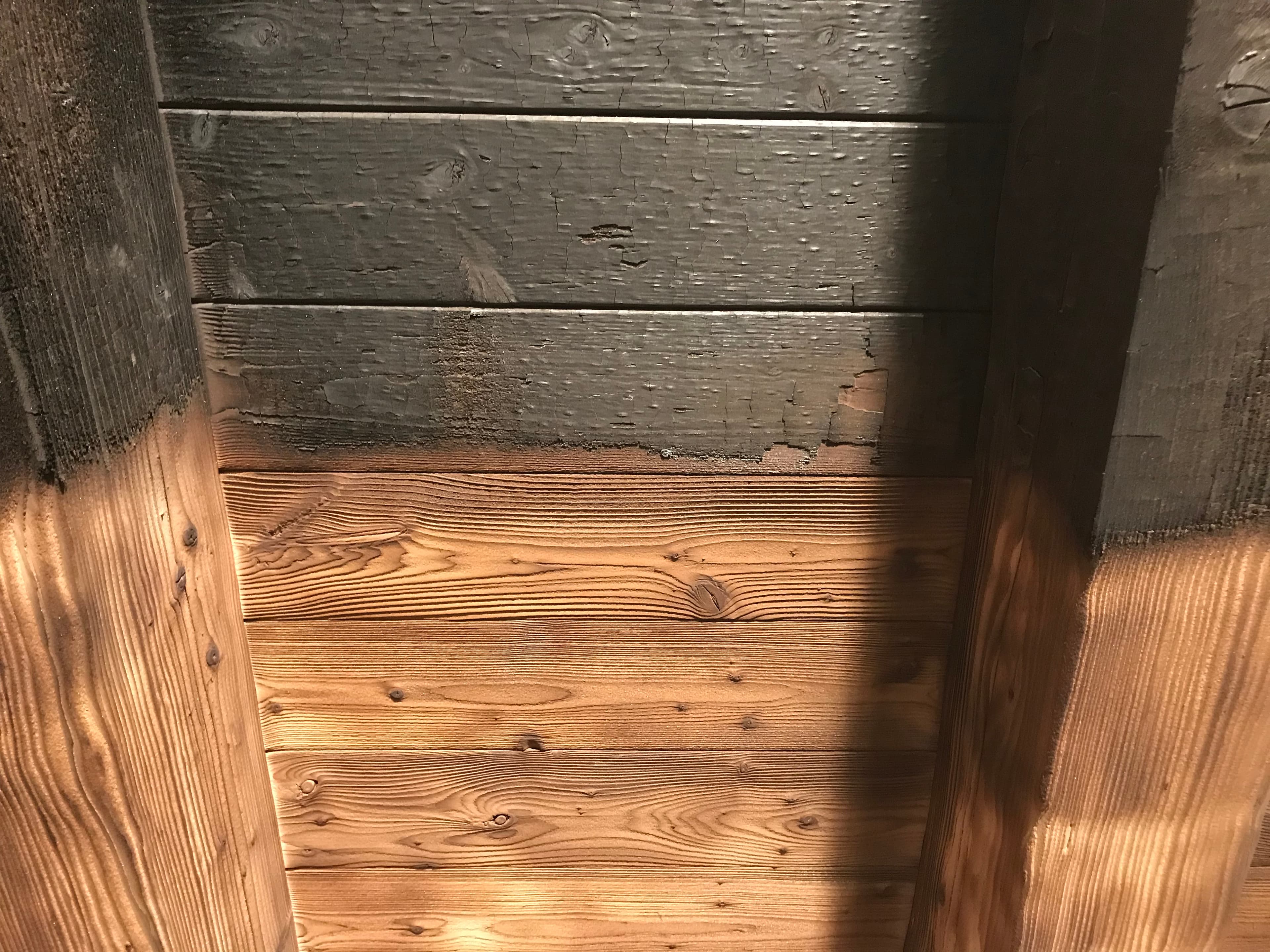 Holzfassade – Farbe entfernen 2